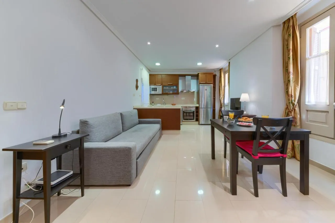 Holidays2Malaga Lazcano High Wifi & French Balcony 0*, マラガ